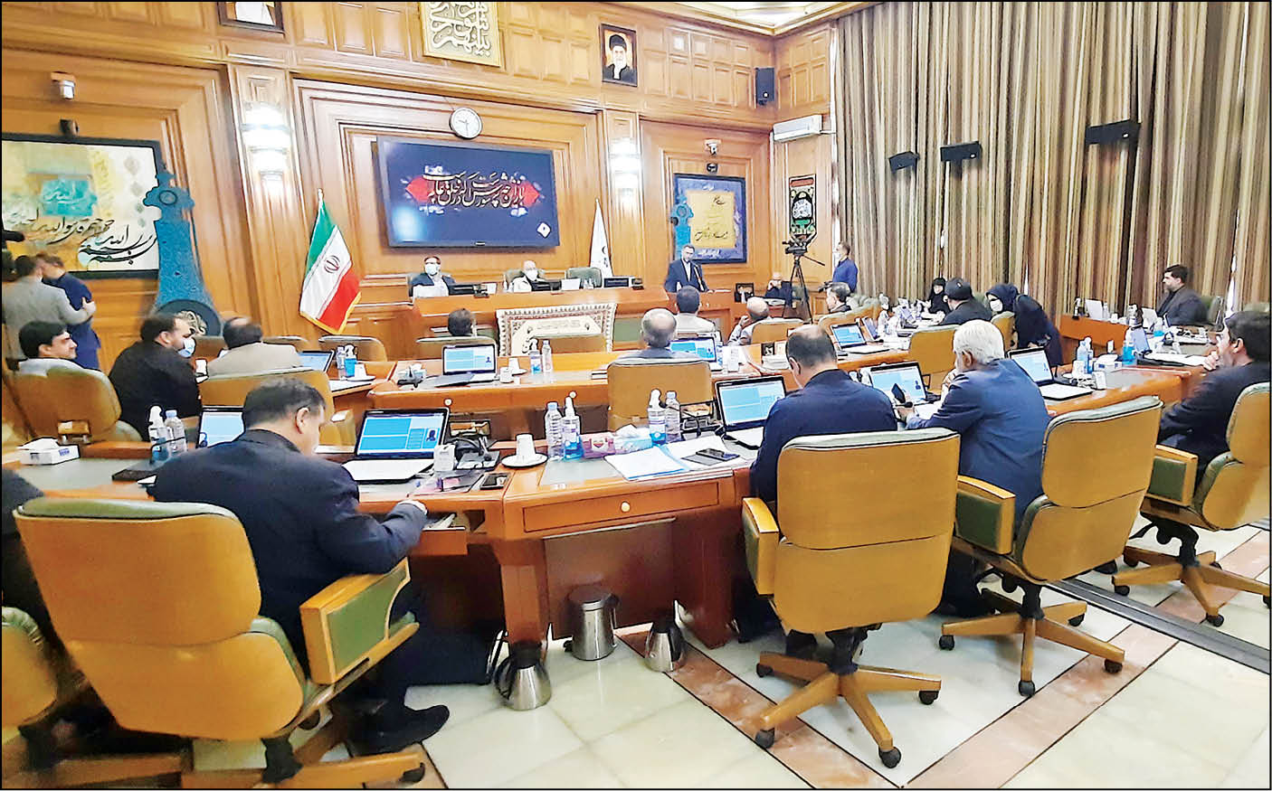 مدیرکل آموزش‌وپرورش شهر تهران، در آستانه بازگشایی مدارس، در صحن پارلمان شهری حاضر شد و گزارشی از کمبودها و درخواست‌ها ارائه داد
