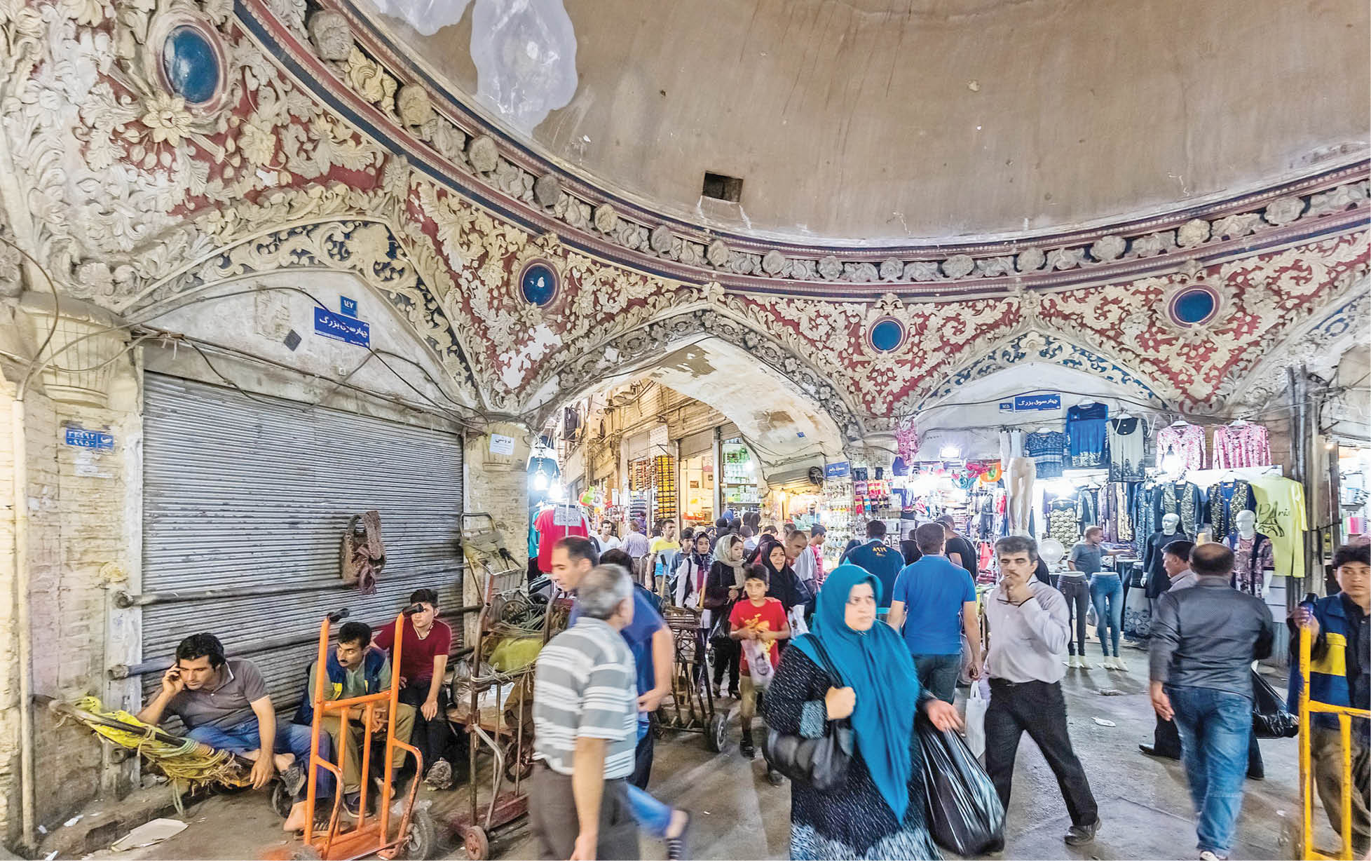 چهارسوق بزرگ بازار تهران فرصت گشت وگذار را برای همه گروه‌های سنی فراهم می‌کند