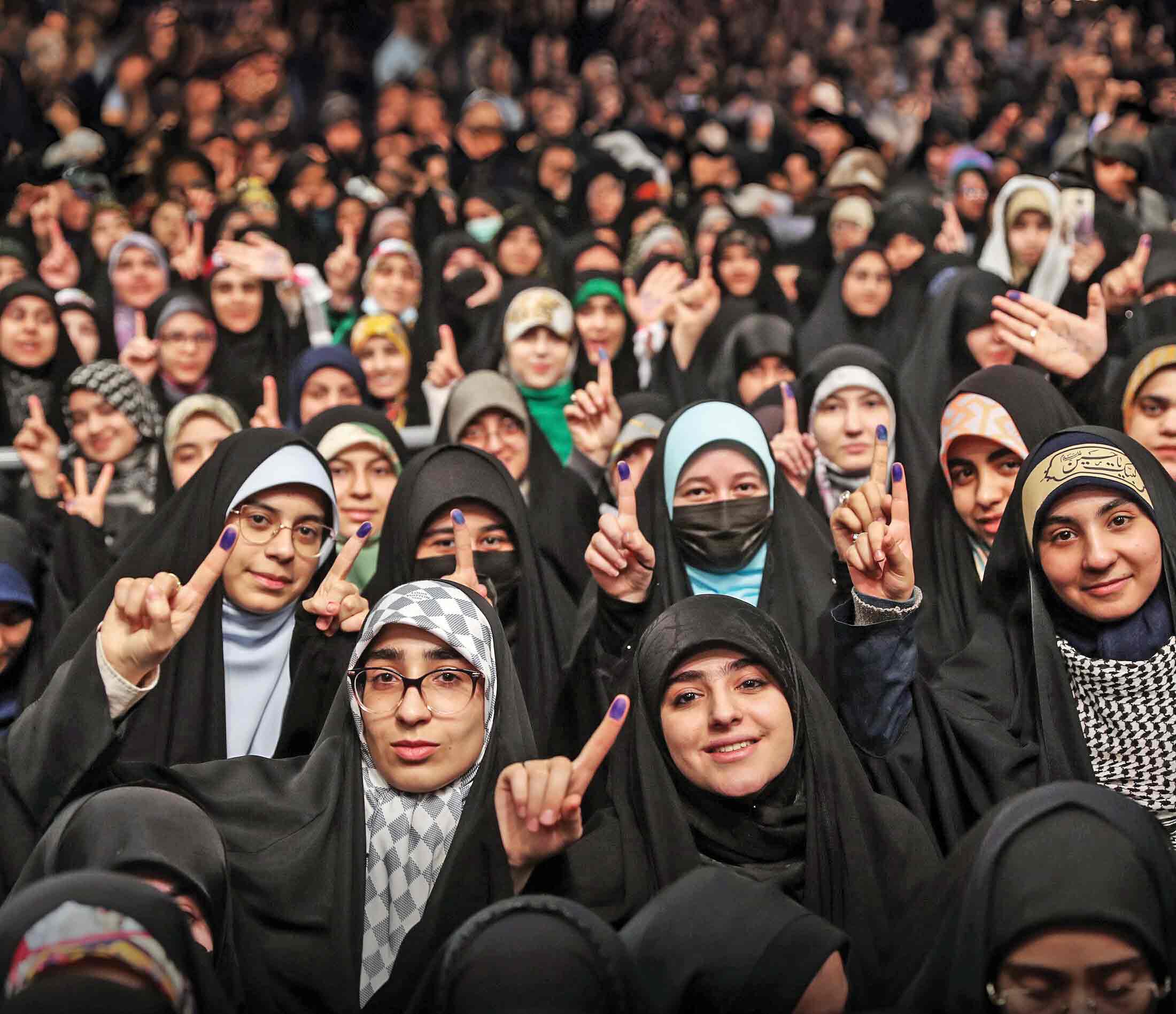 رهبرمعظم ‌انقلاب: هر کس ایران را دوست دارد در انتخابات فعال باشد