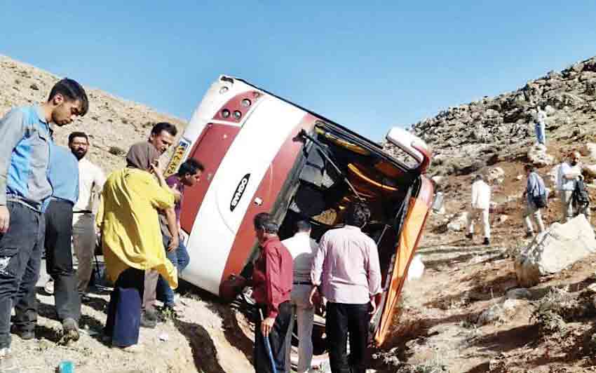 راننده، مقصر صددرصد حادثه واژگونی اتوبوس خبرنگاران