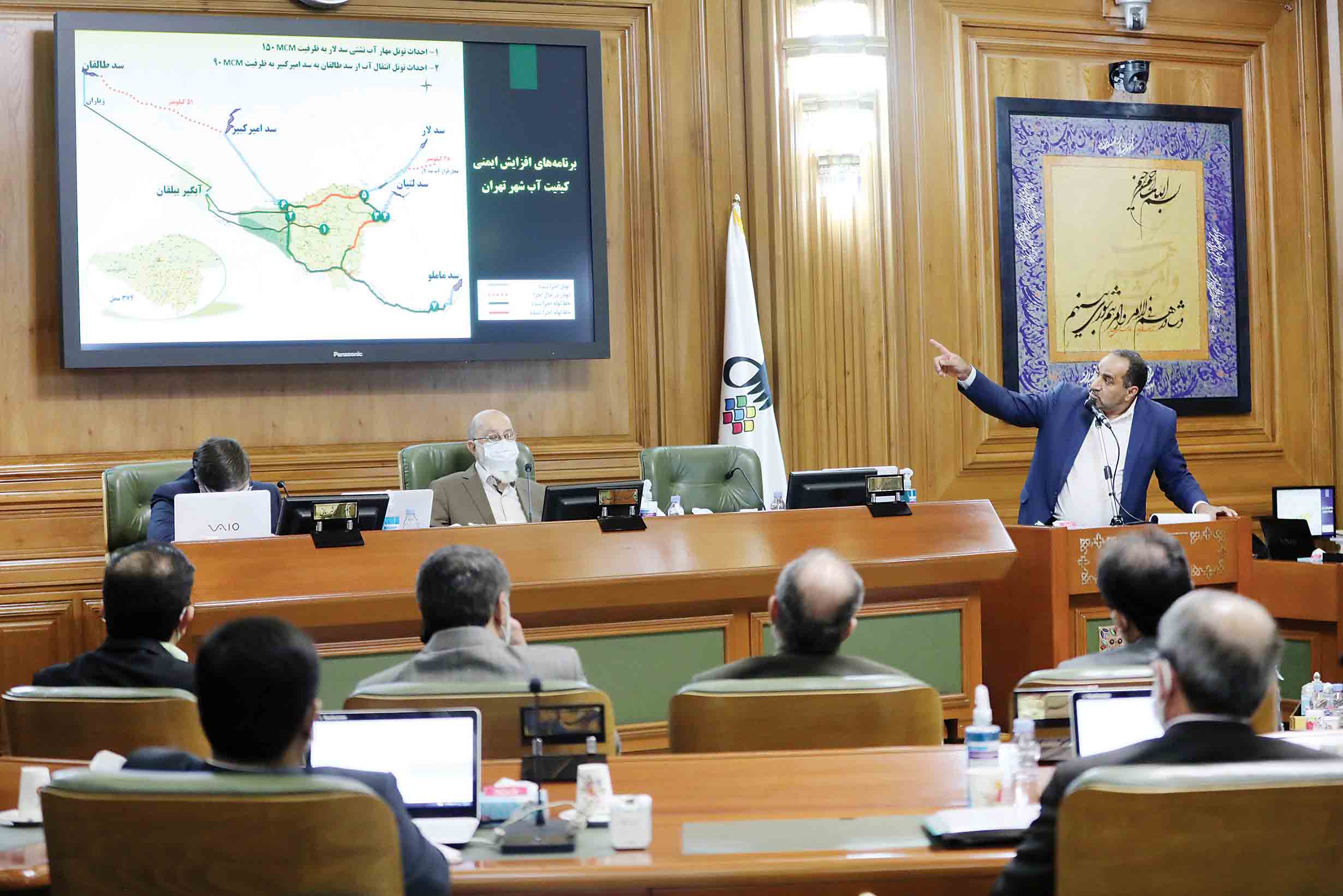 مدیرعامل شرکت آب و فاضلاب استان تهران با حضور در صحن پارلمان شهری گزارشی از وضعیت سدها و مخازن آبی پایتخت ارائه داد