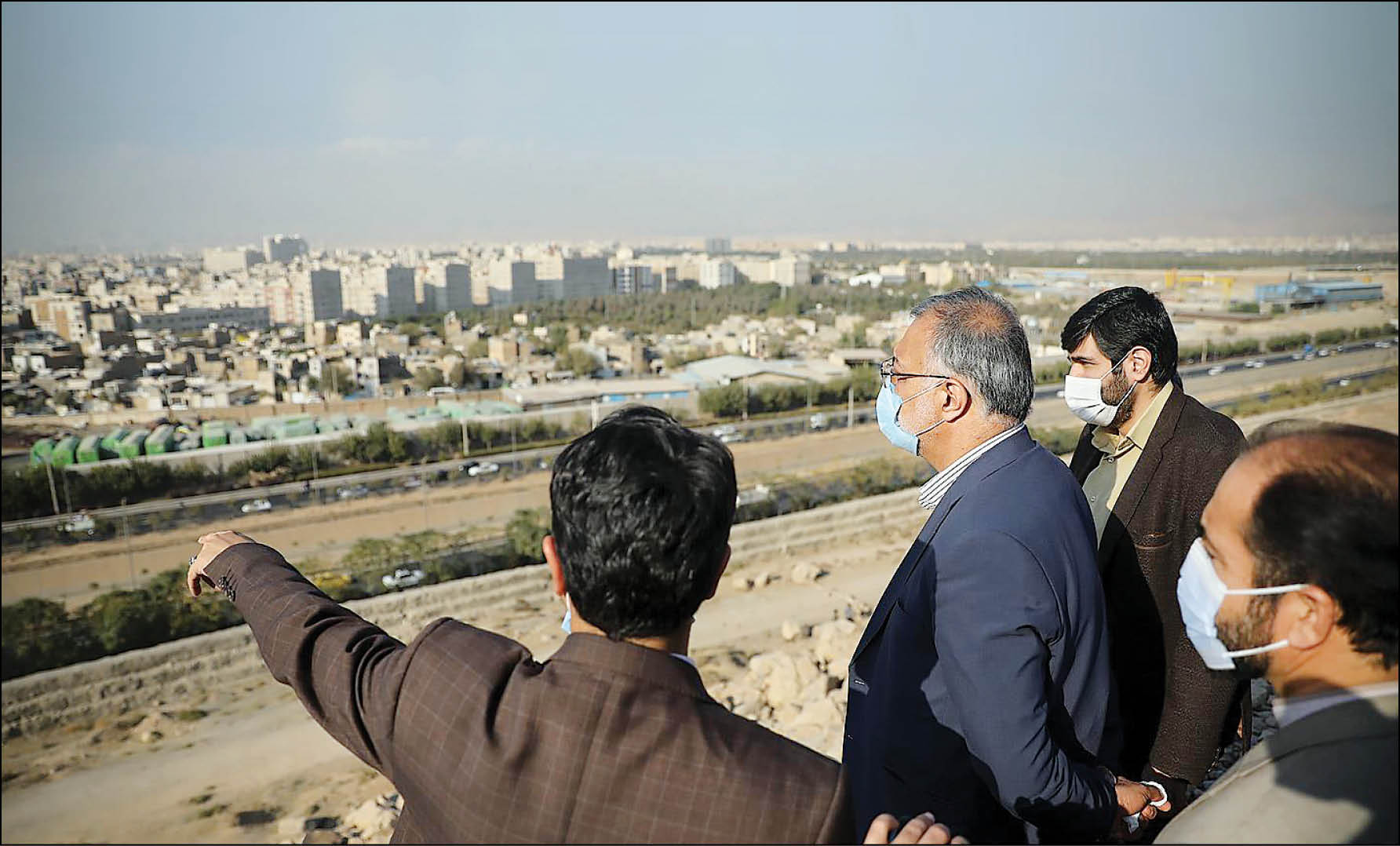 شهردار تهران از پروژه‌های شهر ری بازدید کرد و در جمع نخبگان و اهالی ری حضور یافت