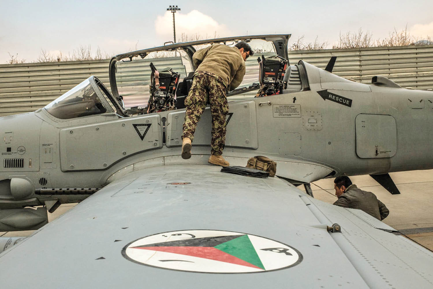 خلبان‌های افغان در برزخ