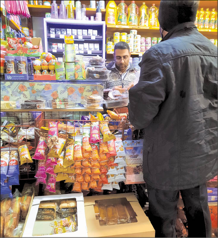 خیّر ناشناس با سرزدن به سوپر مارکت‌ها قرض نیازمندان را پرداخت می‌کند