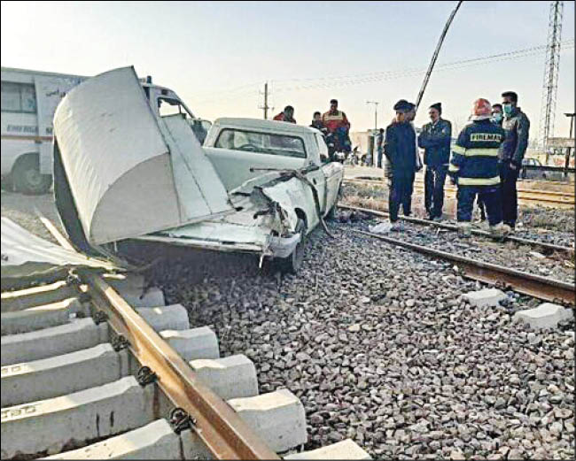 برخورد مرگبار قطار با وانت در ورامین