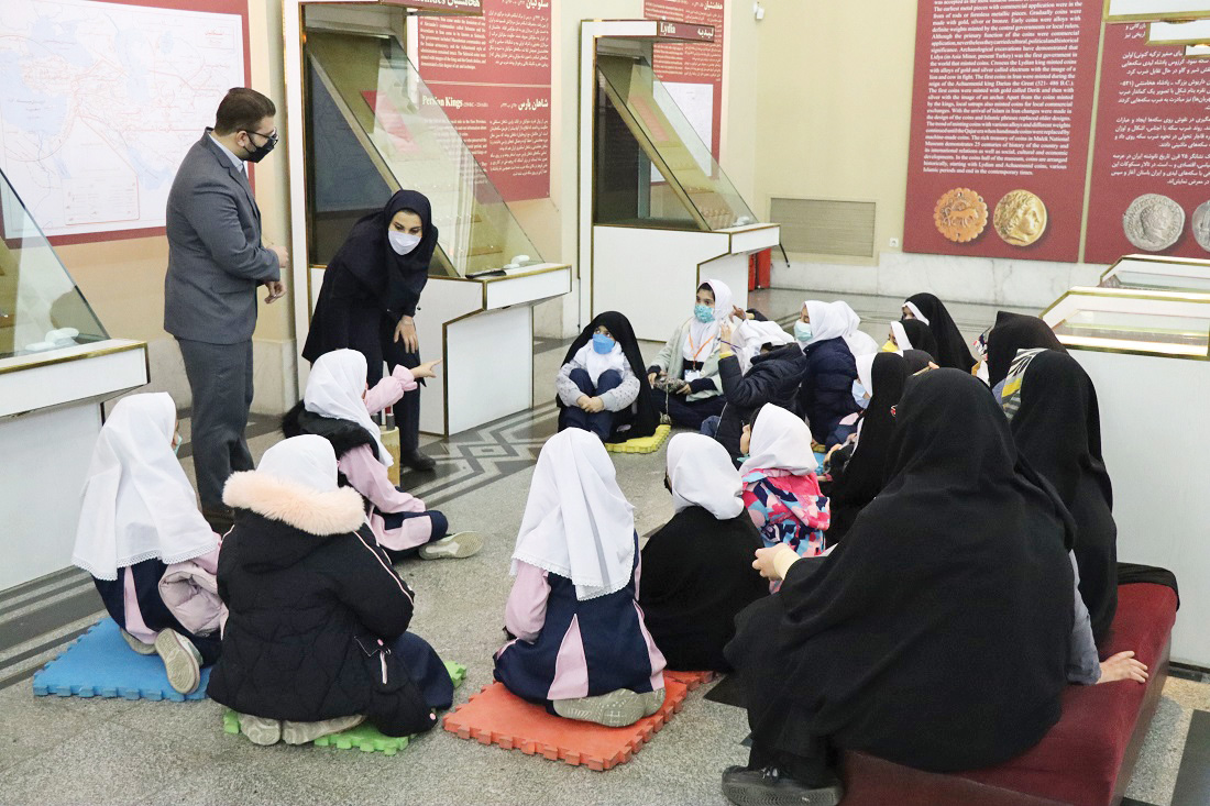 کتابخانه و موزه ملی ملک، از معدود موزه‌های شهر است که برنامه‌های مخصوصی برای بازدیدکنندگان کودک و خردسال دارد