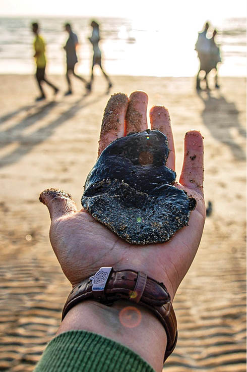 عکس‌خبر/آلودگی نفتی ساحل بوشهر