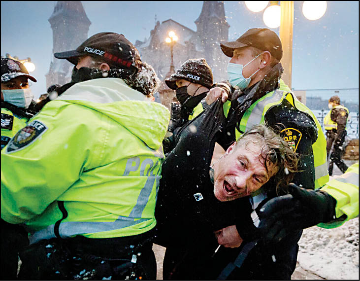 یورش پلیس کانادا به معترضان ضدواکسن؛ 100نفر دستگیر شدند