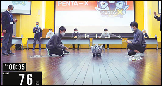 رکوردشکنی طناب‌زنی روبات پنگوئن