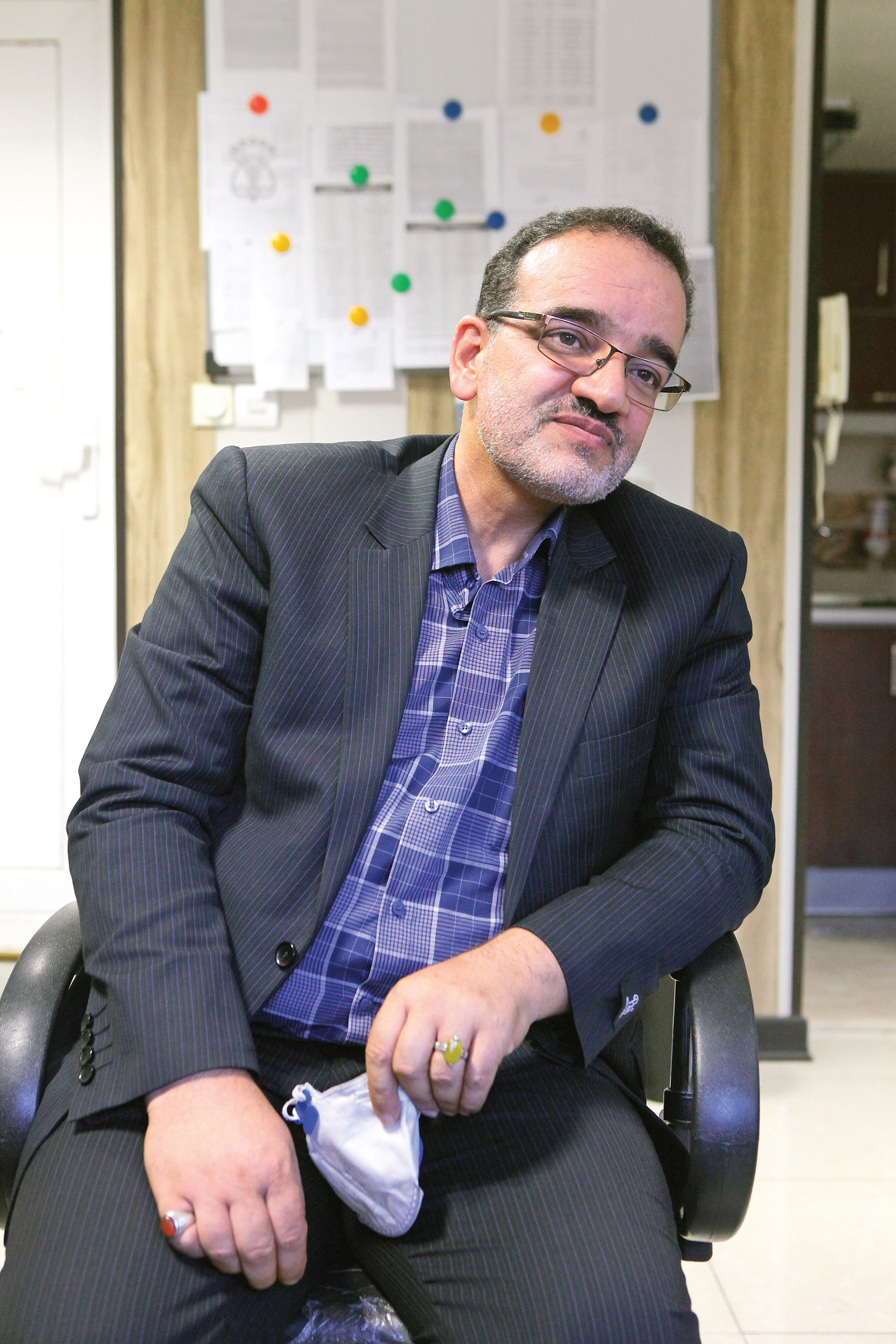 محمود جمشیدوند؛ جانباز و حقوق‌دانی که مشاوره حقوقی رایگان می‌دهد