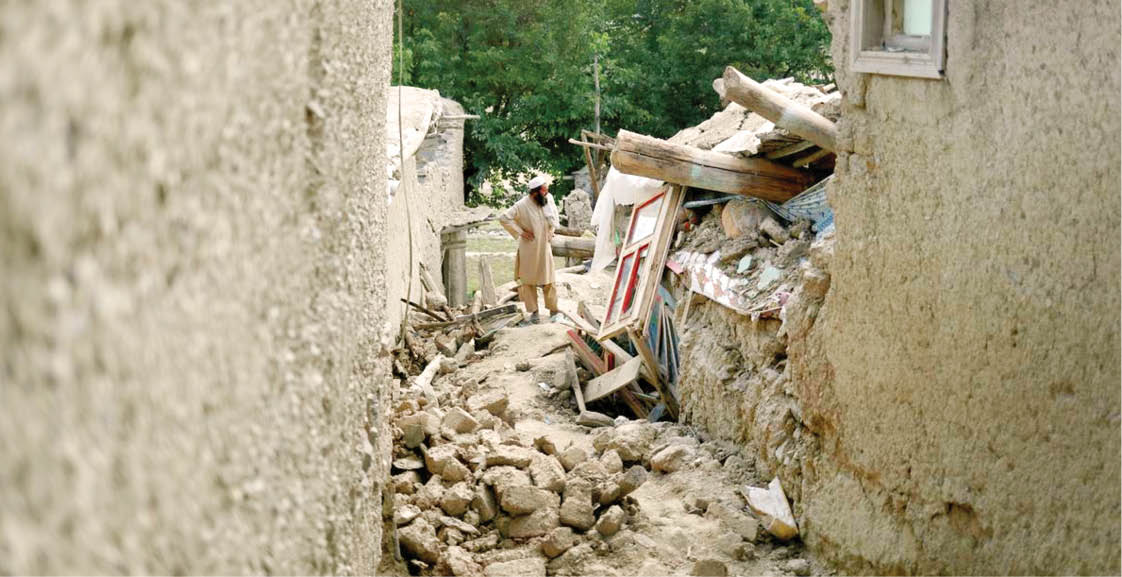 افغانستان در محاصره سیل و زلزله