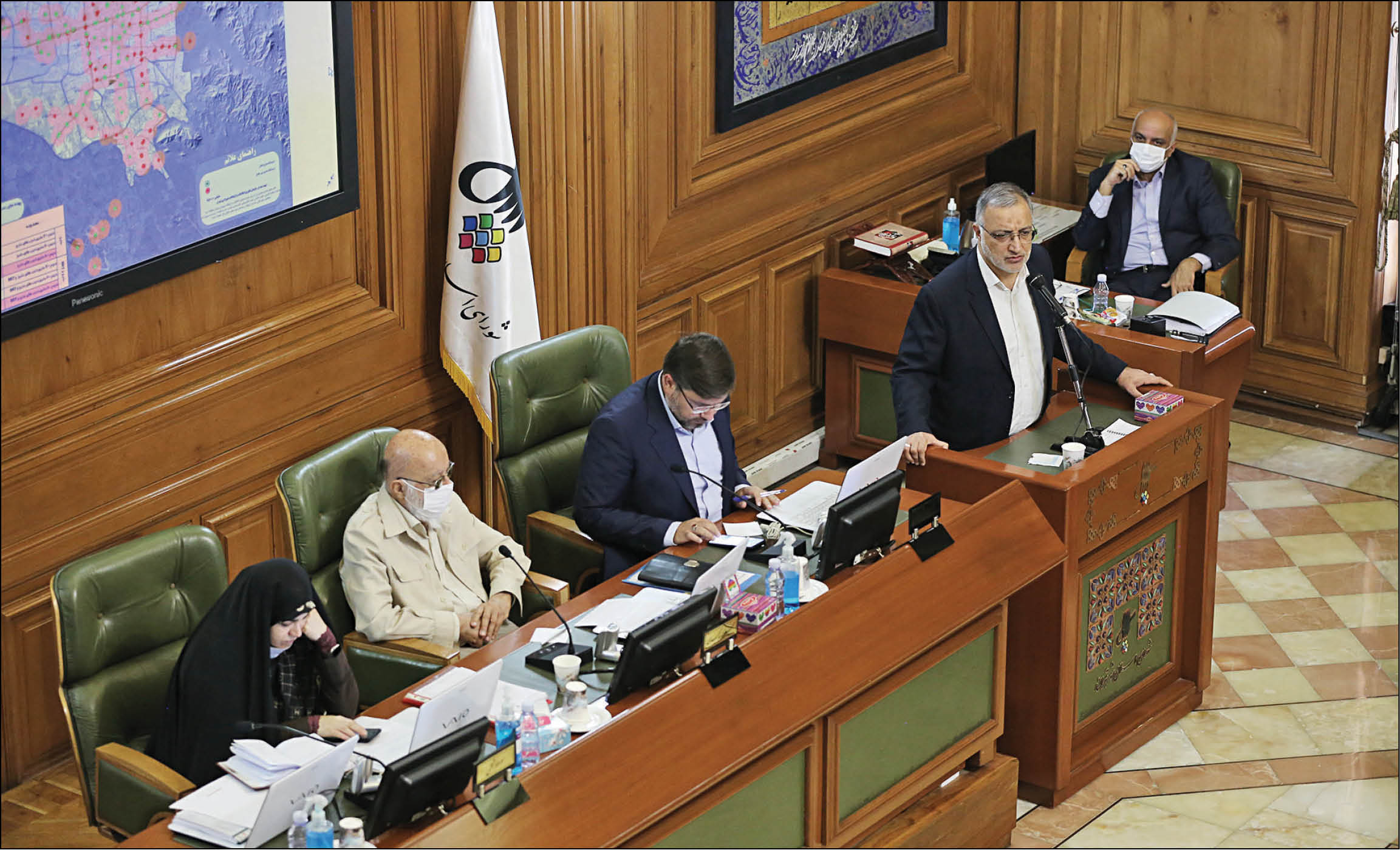 شهردار تهران با حضور در صحن پارلمان شهری، گزارشی از عملکرد ۱۰ماهه و برنامه‌های پیش‌بینی‌شده ارائه داد