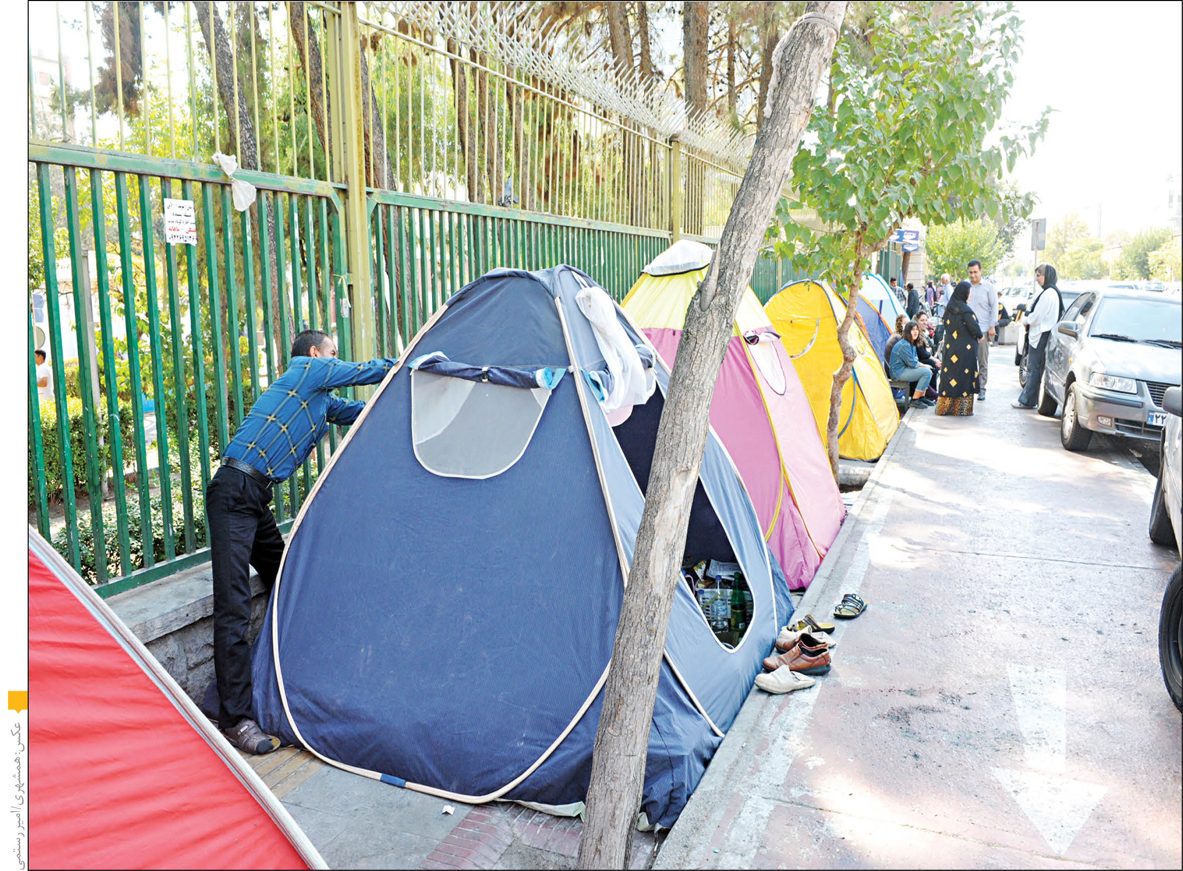 جمعیتی که در اطراف بیمارستان‌های بزرگ تهران درون چادر زندگی می‌کنند، چه کسانی هستند؟