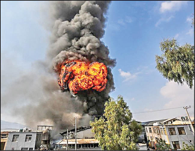 مهار آتش‌سوزی گسترده در شهرک صنعتی مبارکه