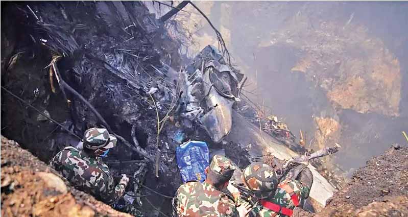 سقوط هواپیمای مسافربری در نپال جان ده‌ها نفر را گرفت