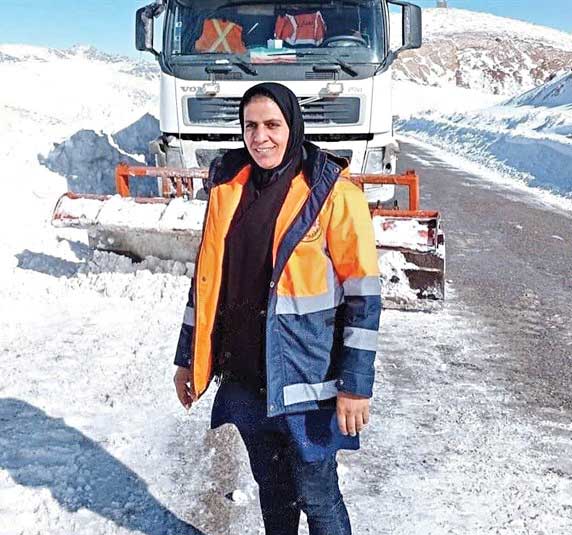 گفت‌وگو با تنها زن راهدار ایران که دیروز عکس‌ها و فیلم‌هایش در فضای مجازی جنجالی شد