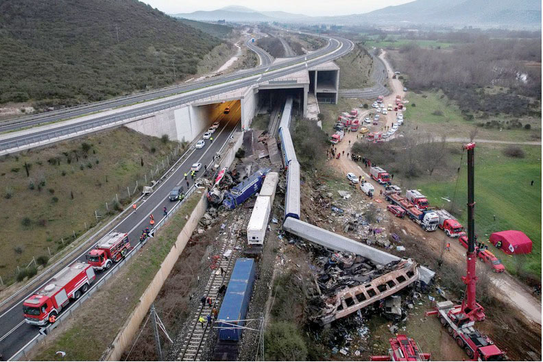 تصادف قطار مسافربری و باری در یونان، جان دست‌کم 36نفر را گرفت