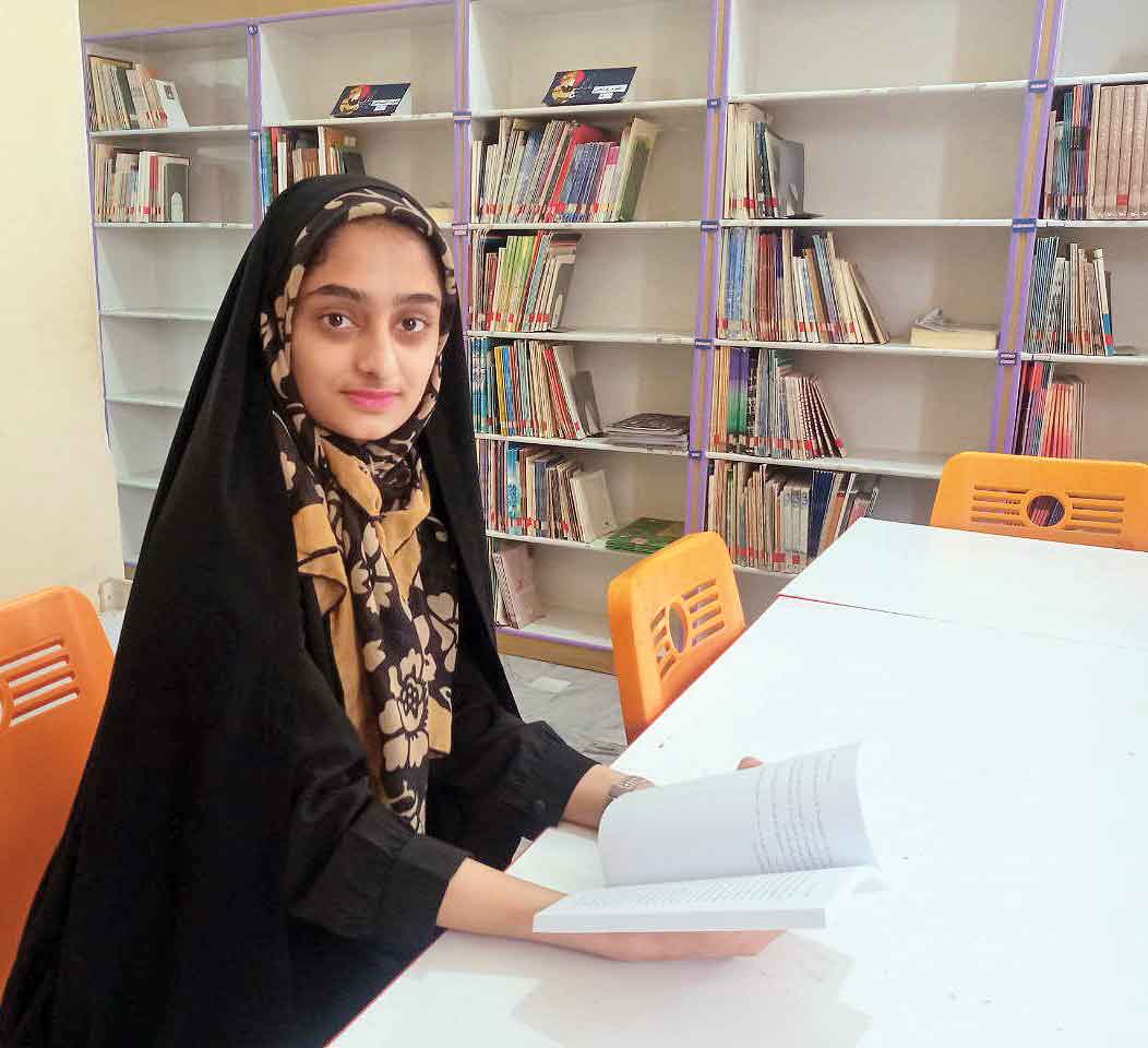این دختر قلم به‌دست آرزو دارد نوشته‌هایش جهانی شود