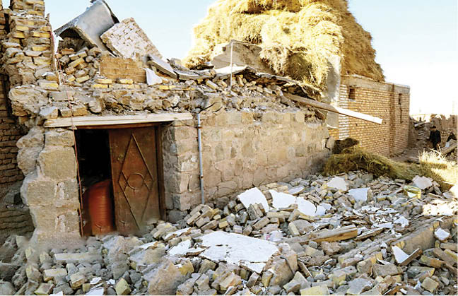 تخریب کامل 3خانه روستایی در زلزله سراب