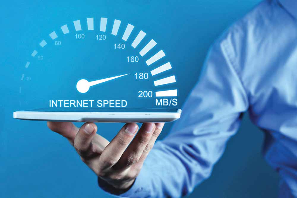 زارع پور: برای افزایش سرعت اینترنت تلاش می‌کنیم