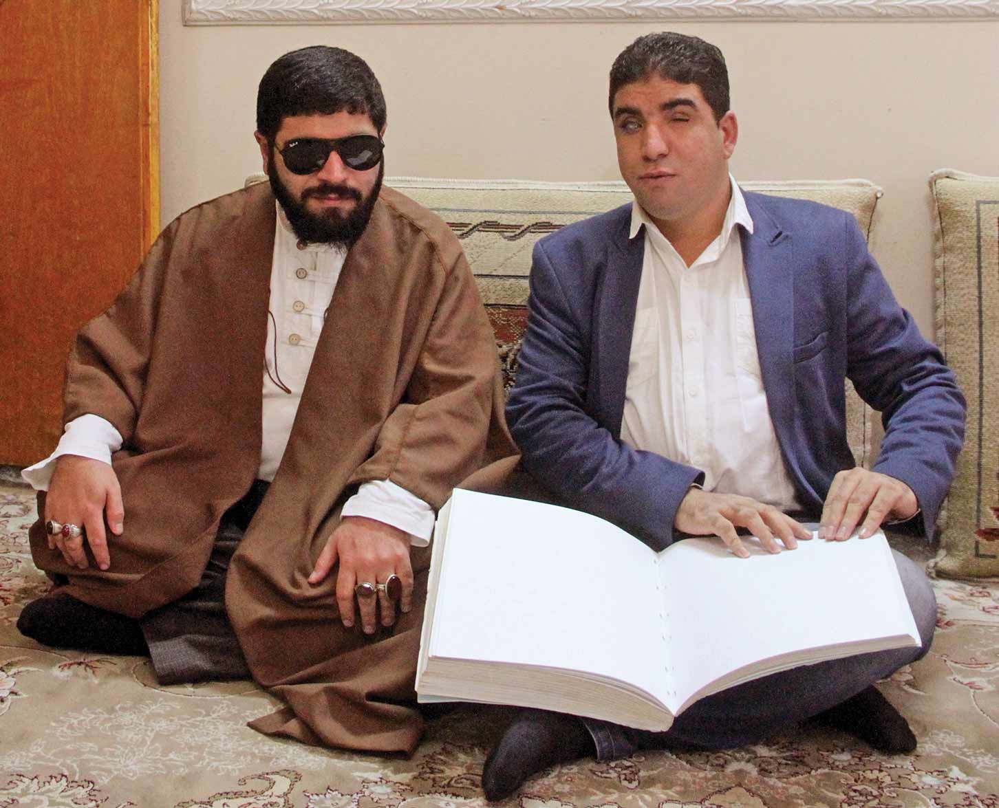 فعالیت‌های اجتماعی گسترده دو برادر نابینا در محله ابوذر زبانزد است