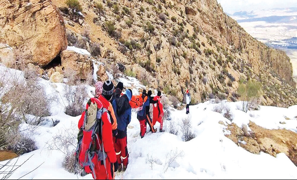 4طبیعت‌گرد دزفولی بعد از 2روز مفقود شدن در ارتفاعات اشترانکوه از مرگ نجات یافتند