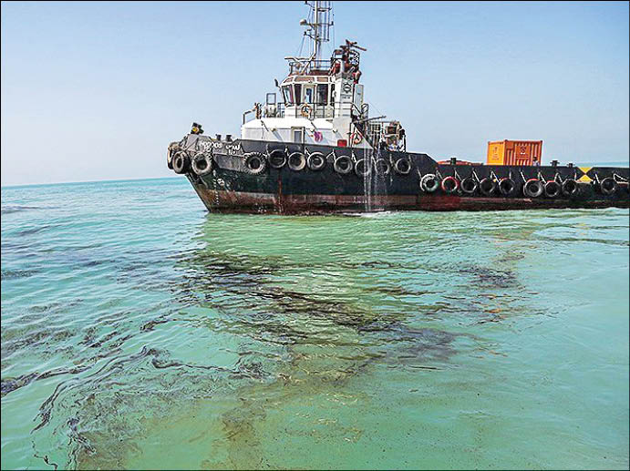 مهار آلودگی نفتی در جزیره خارک
