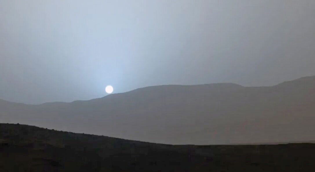 چرا غروب آفتاب در مریخ آبی است؟