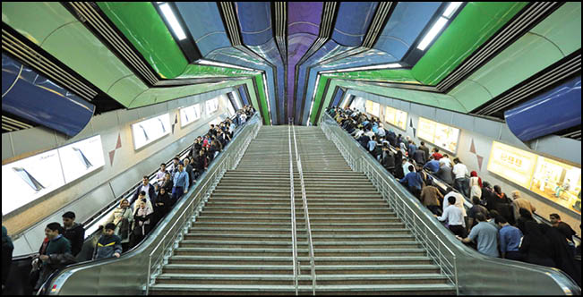 همه پله‌های برقی‌ ورودی شرقی متروی تجریش فعال است