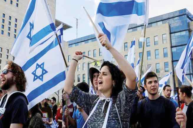 غضب إسرائيلي متصاعد على نتنياهو واستطلاع للرأي يظهر تراجعا لشعبيته