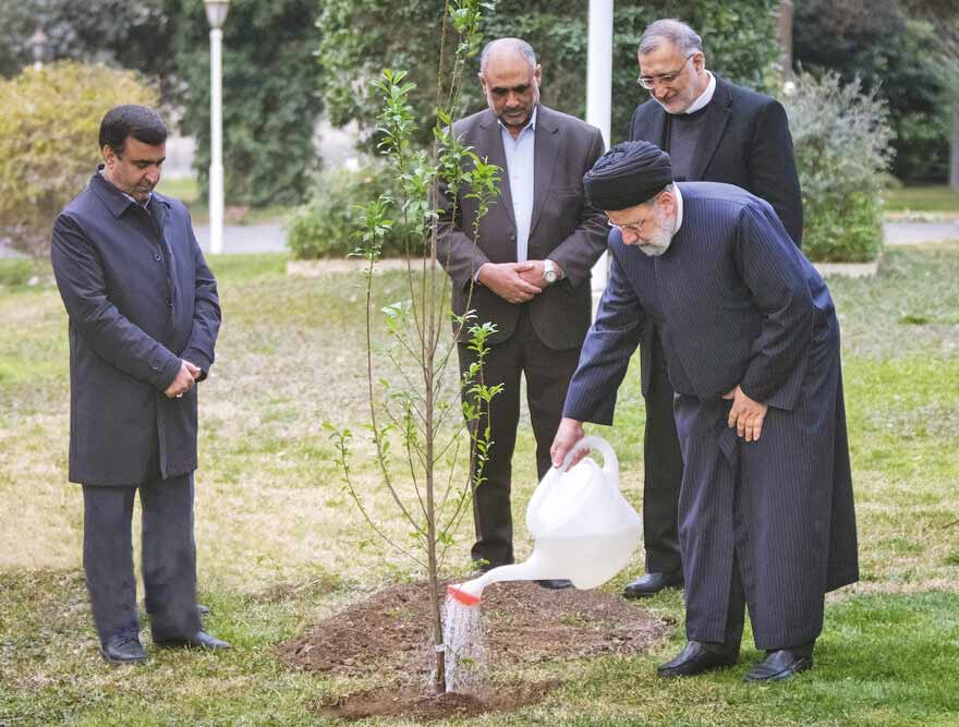 درخت‌کاری رؤسای قوای مجریه و قضاییه و شهردار تهران