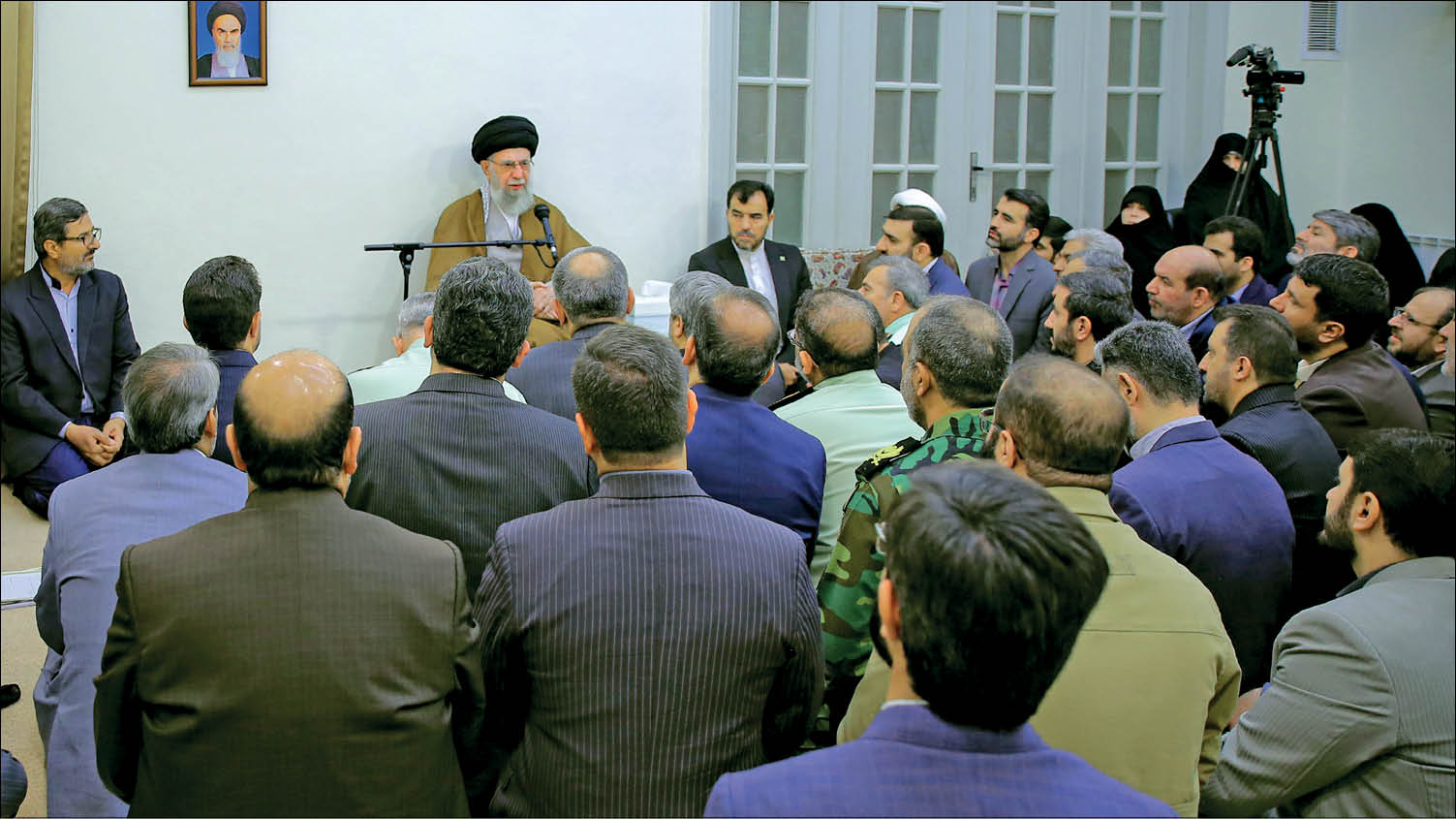 رهبر معظم ‌انقلاب در دیدار دست‌اندرکاران کنگره شهدای استان تهران: