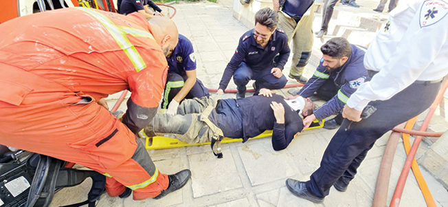 نجات 70نفر از دود و آتش