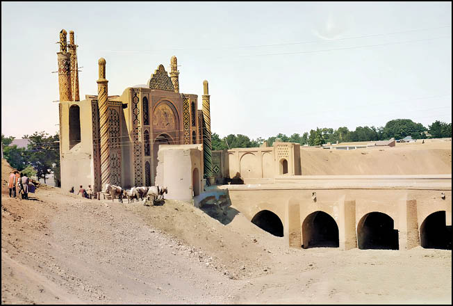 خندق‌های تهران را ببینید