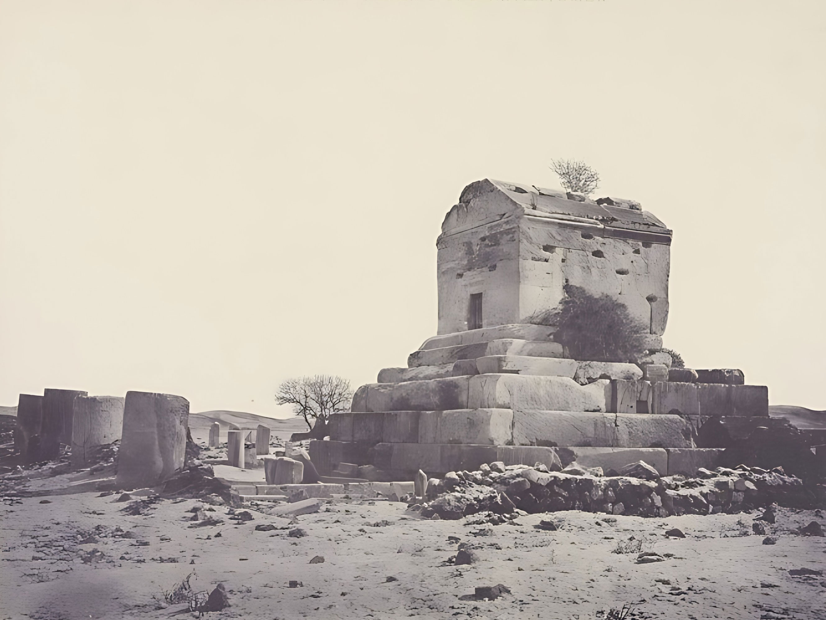 آرامگاه کورش، 122سال قبل