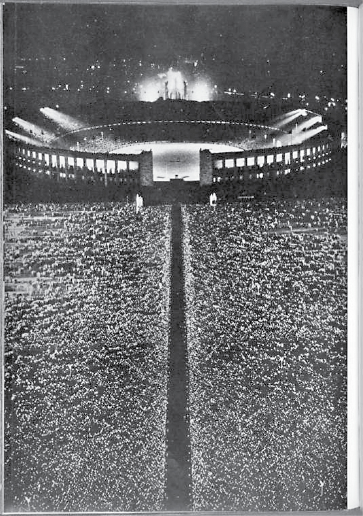 خوشامدگویی فاشیست‌ها