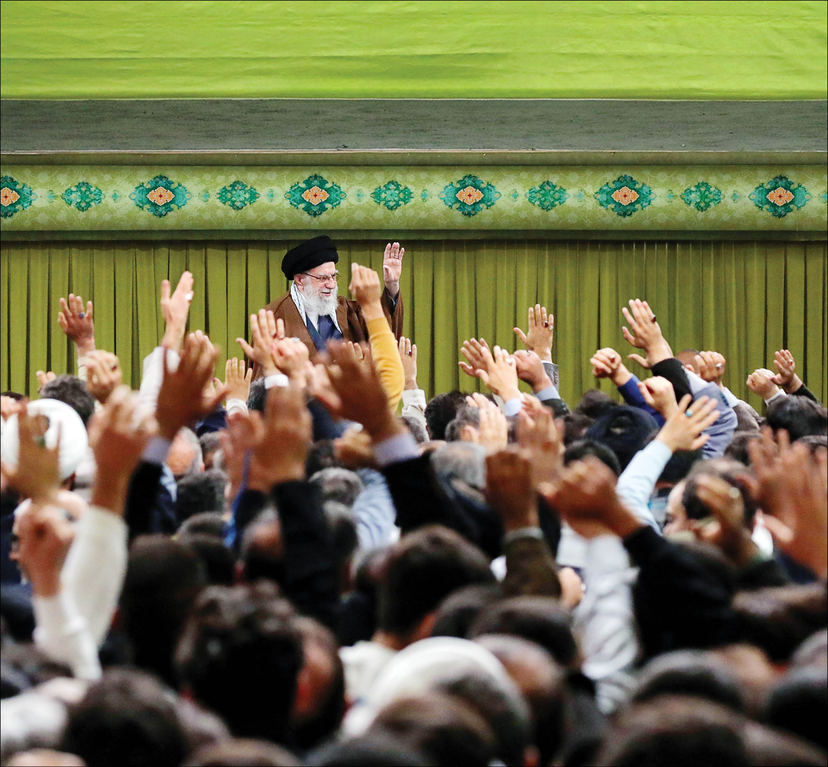 رهبر انقلاب: به توفیق الهی، جمهوری اسلامی در حال پیشرفت است