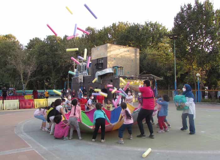 کودکان محله‌های کشاورز و وصال در جشنواره بازی‌های خلاقانه و ریتمیک، مهمان پارک لاله بودند