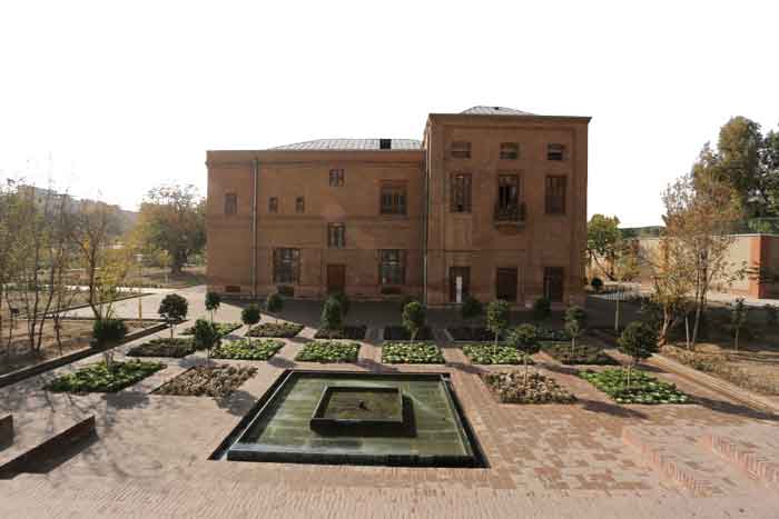 به دیدار رنگین‌کمان در عمارت ییلاقی