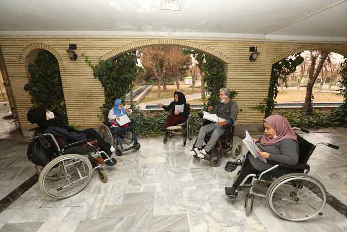 در گروه تئاتر مددجویان آسایشگاه خیریه جنوب تهران «خودباوری» تمرین می‌شود