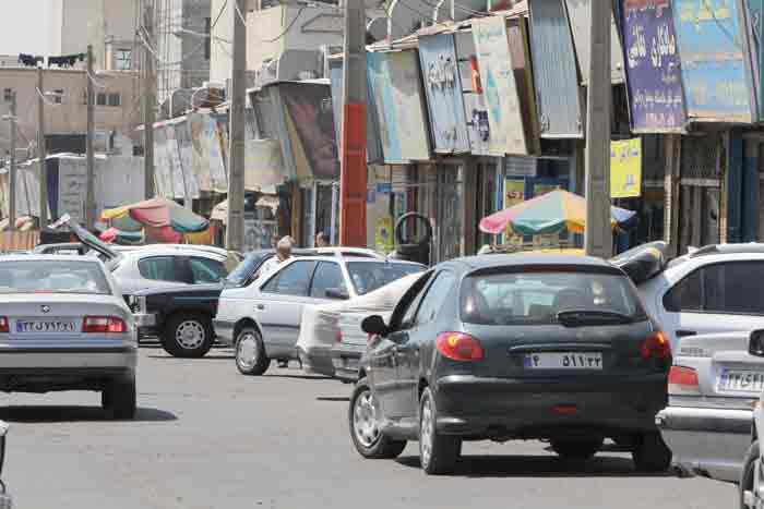 معتمدان محله از افزایش مراکز تجاری و دستفروشی سیار در تهرانسر غربی گلایه دارند