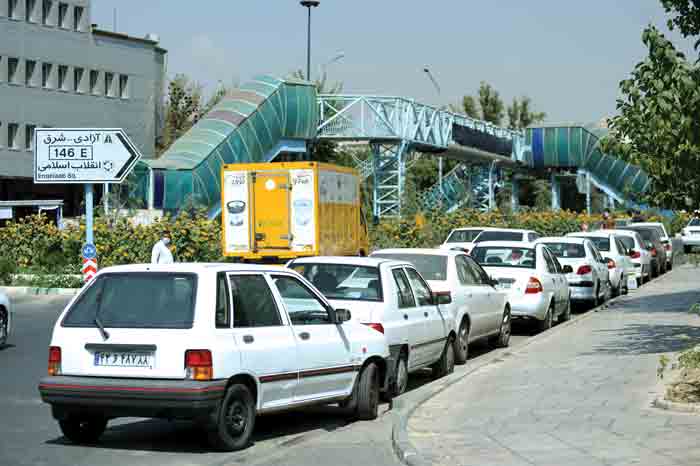 با وجود ۳۲ هزار واحد پارکینگ‌ عمومی هنوز معضل پارک خودرو در غرب تهران جدی است